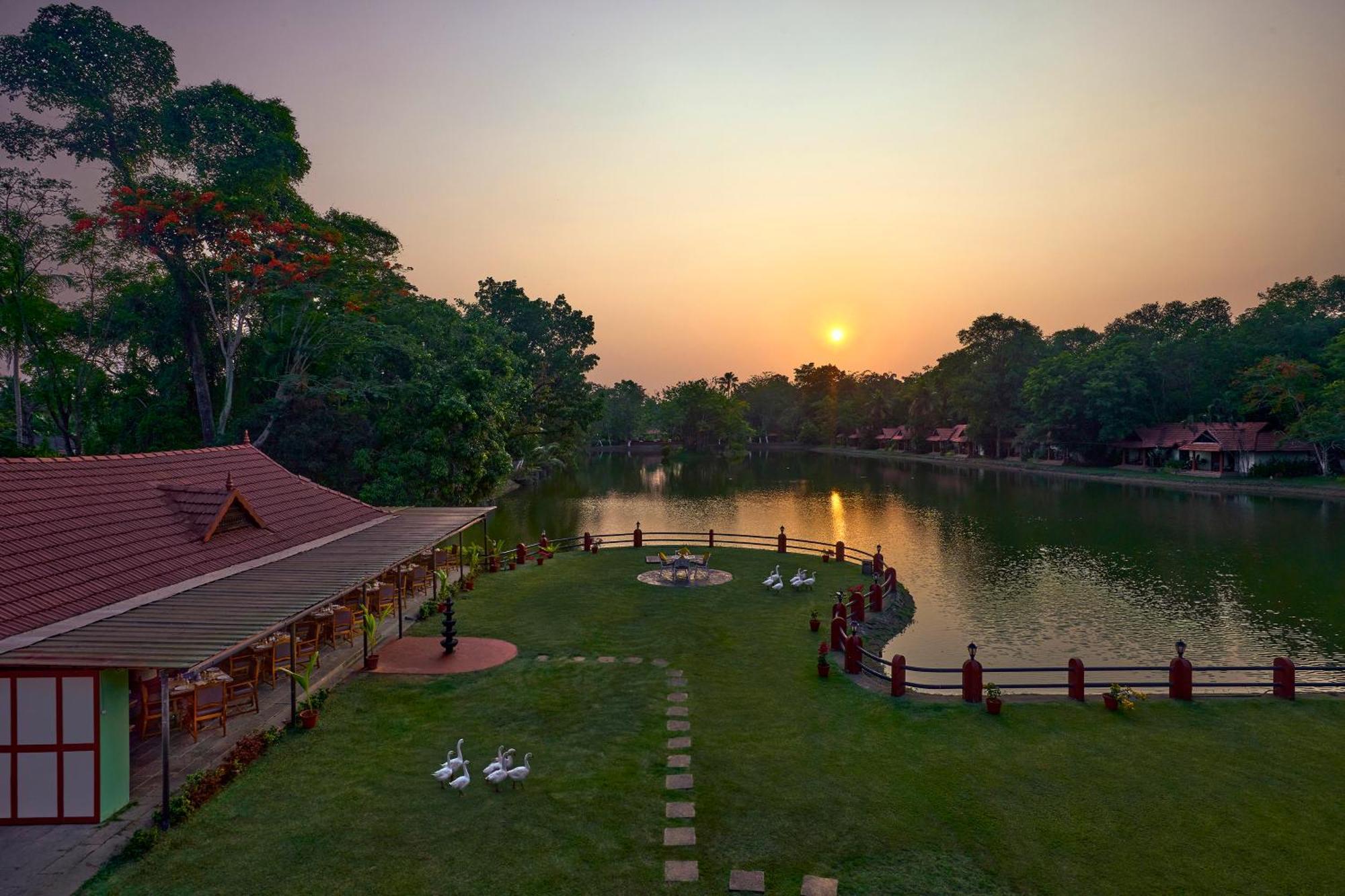 Taj Kumarakom Resort And Spa Kerala Exterior foto